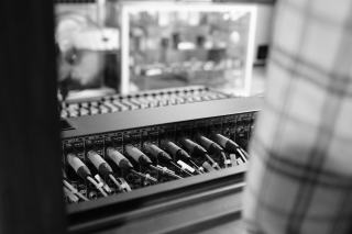Câbles audio et interface dans un home studio