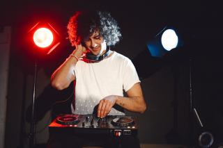 Casque DJ : les critères qui comptent derrière une table de mixage