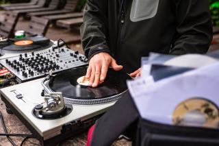 Platines de DJ et disques vinyles