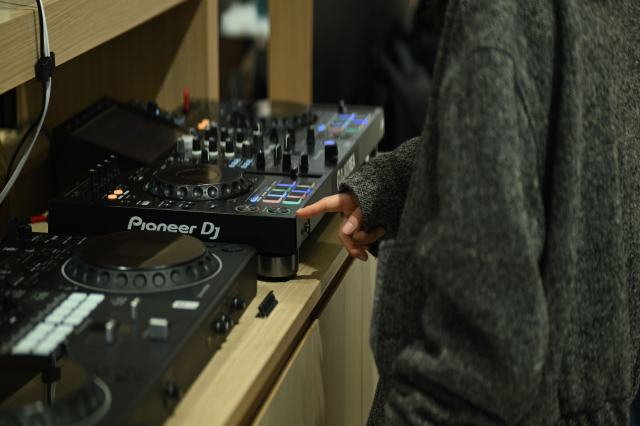 Pioneer DDJ-FLX4 contre Numark Mixtrack Pro FX, lequel prendre pour apprendre à mixer Pioneer DDJ-FLX4 contre Numark Mixtrack Pro FX, lequel prendre pour apprendre à mixer