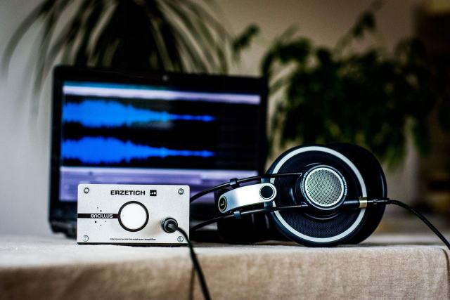 Choisir un logiciel de MAO pour débuter la musique électronique Ordinateur et clavier dans un home studio