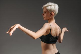 Danseurs d’électro sur une piste